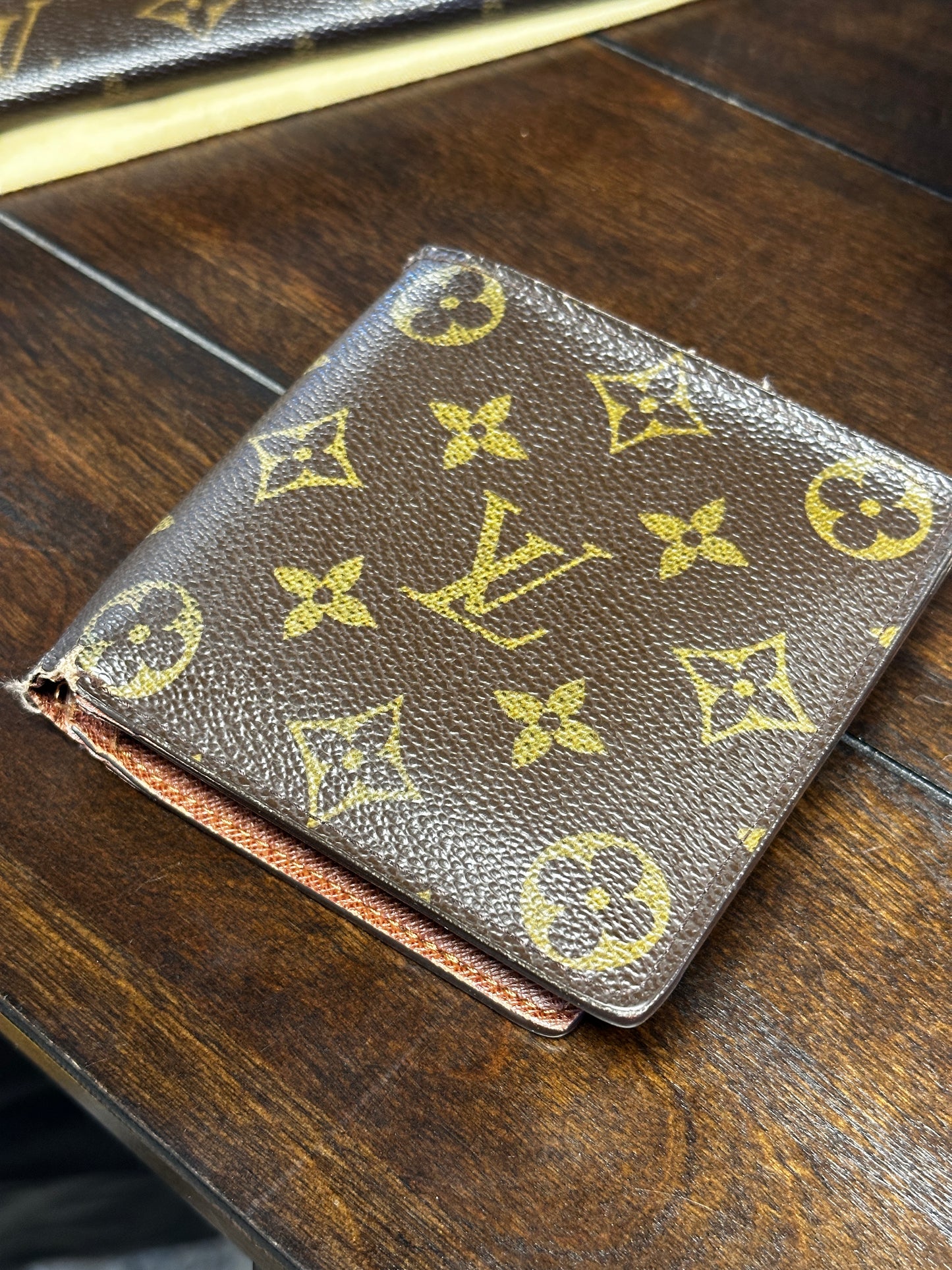 LOUIS VUITTON MENS BIFOLD WALLET