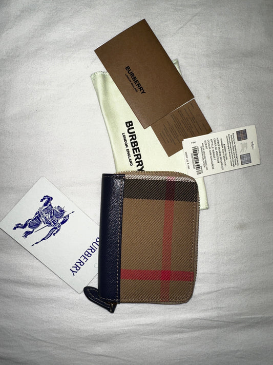 Burberry Zip Around Wallet NWT And Dustbag MSRP $480