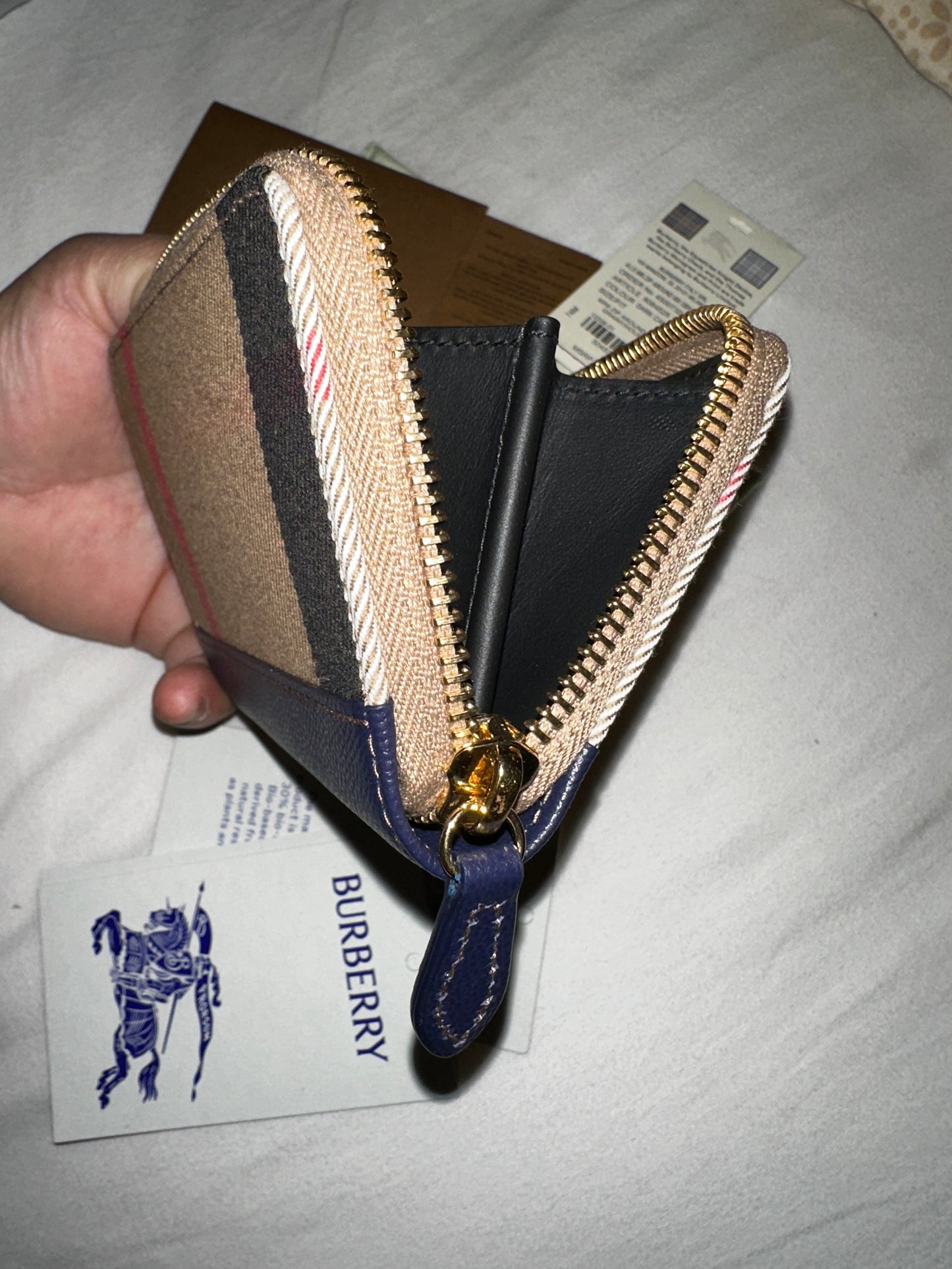 Burberry Zip Around Wallet NWT And Dustbag MSRP $480