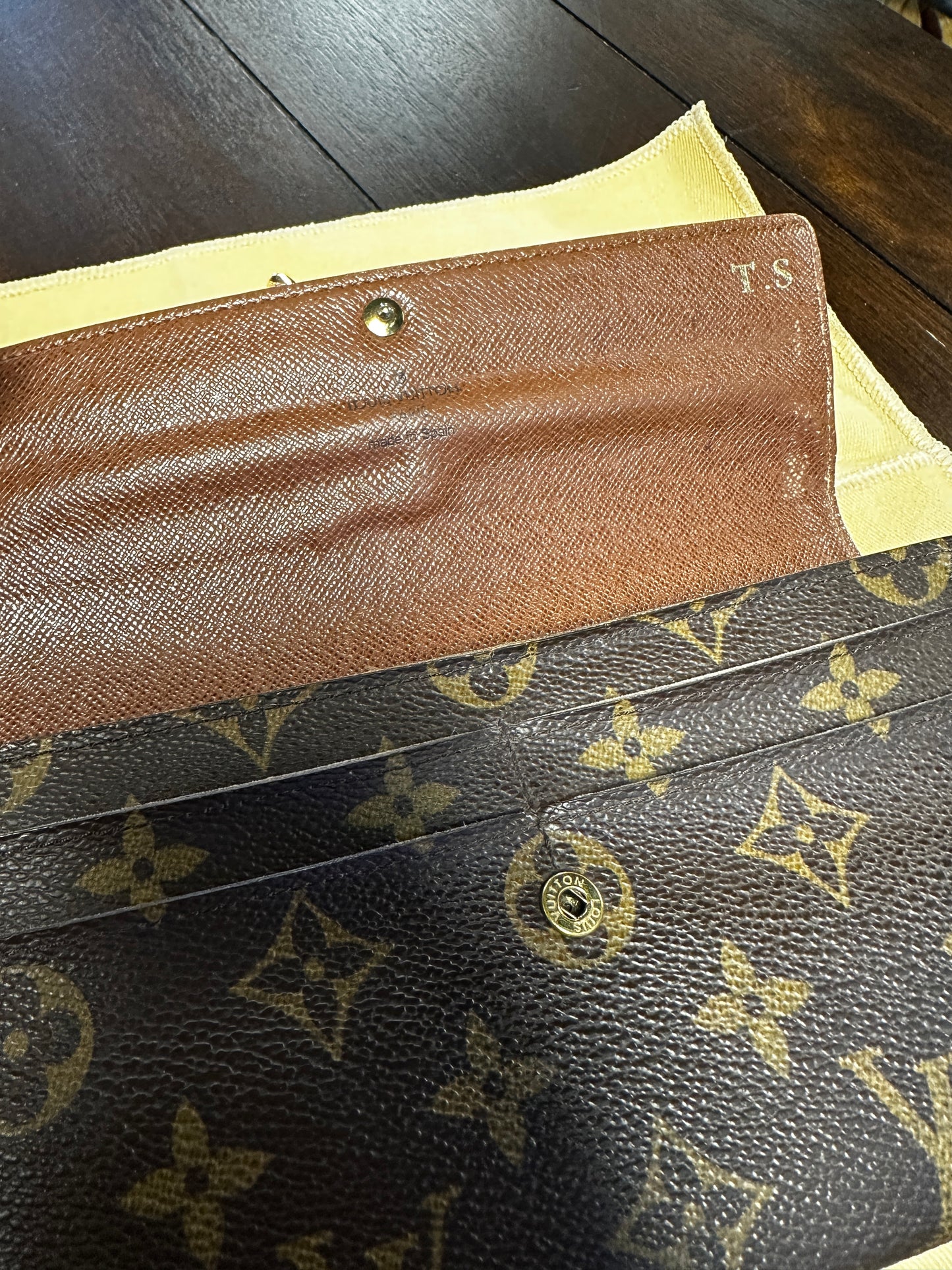 LOUIS VUITTON WOMENS WALLET