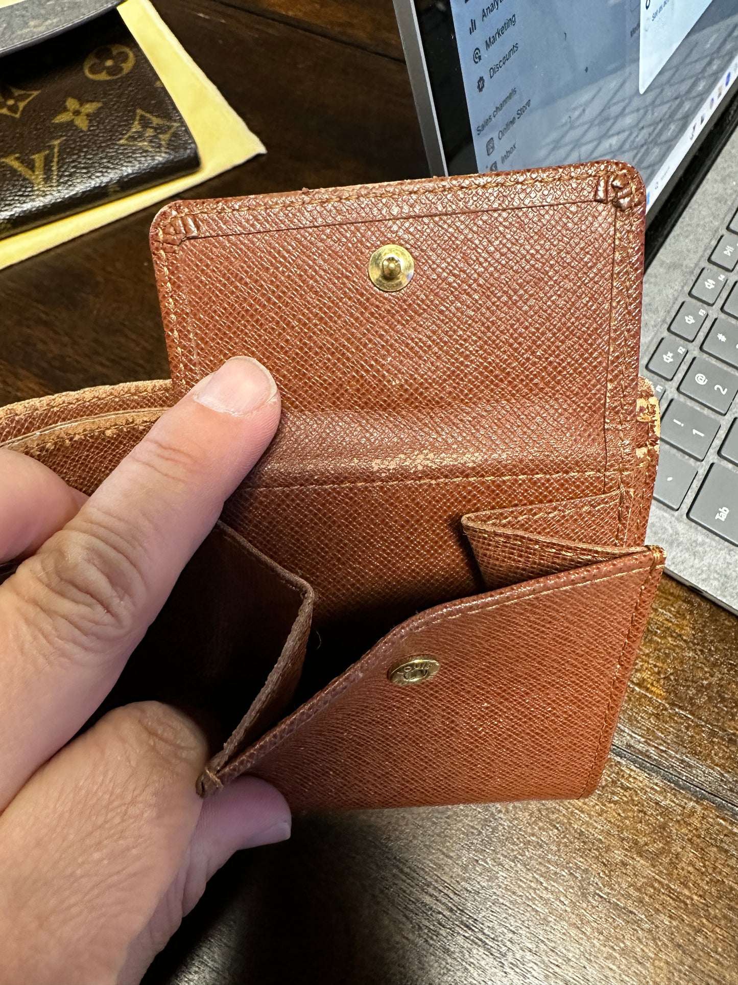 LOUIS VUITTON MENS BIFOLD WALLET