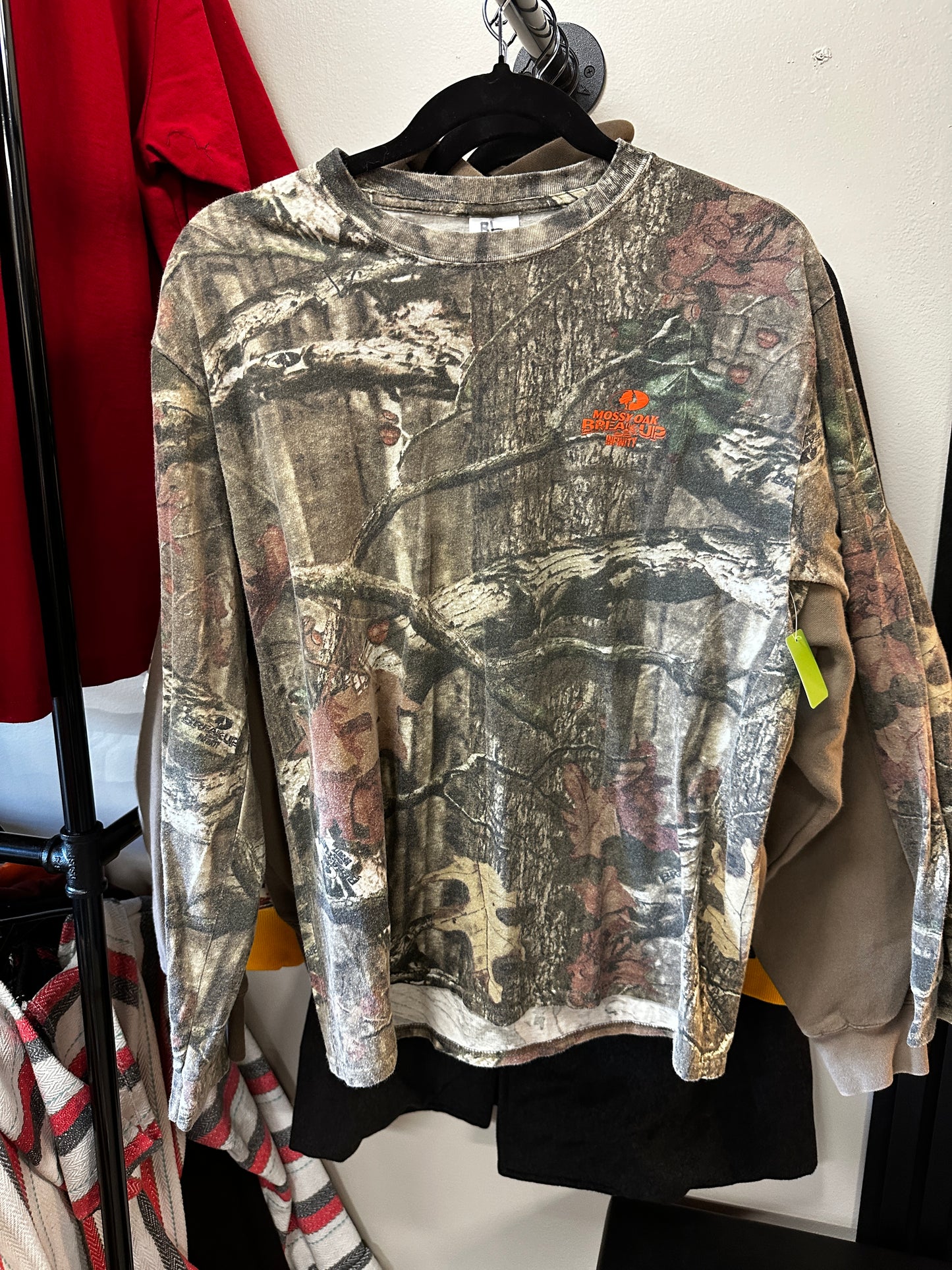 Mossy Oak break up Infiniti T-shirt size medium long sleeve